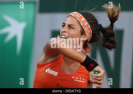 Carolina ALVES (BH) während ihres Spiels gegen Victoria JIMENEZ KASINTSEVA (UND). Carolina ALVES (BRA) gewinnt in der ersten Qualifikationsrunde von Roland Garros gegen Victoria JIMENEZ KASINTSEVA (UND). (Foto von Ibrahim Ezzat/NurPhoto) Stockfoto