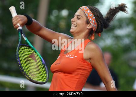 Carolina ALVES (BH) während ihres Spiels gegen Victoria JIMENEZ KASINTSEVA (UND). Carolina ALVES (BRA) gewinnt in der ersten Qualifikationsrunde von Roland Garros gegen Victoria JIMENEZ KASINTSEVA (UND). (Foto von Ibrahim Ezzat/NurPhoto) Stockfoto