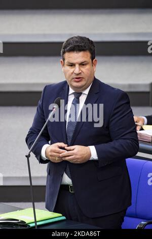 Der deutsche Arbeitsminister Hubertus Heil ist während einer Fragestunde im Bundestag am 18. Mai 2022 in Berlin abgebildet. (Foto von Emmanuele Contini/NurPhoto) Stockfoto