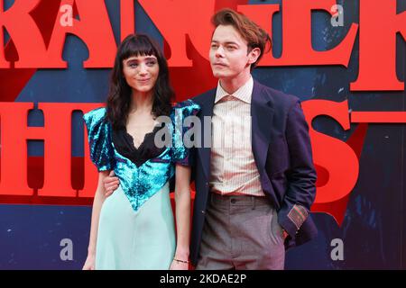 Natalia Dyer und Charlie Heaton während der Premiere der neuen Staffel von „Stranger Things“, der Serie, in der sie am 18. Mai 2022 in Madrid (Spanien) zu sehen sind. (Foto von Oscar Gonzalez/NurPhoto) Stockfoto