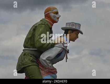 Statuen traditioneller Tänzer auf dem platz im Stadtpark von Maca. Am Samstag, den 9. April 2022, in Maca, Provinz Caylloma, Department of Arequipa, Peru. (Foto von Artur Widak/NurPhoto) Stockfoto