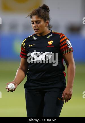 Sunrisers Naomi Dattani während des Charlotte Edwards Cup zwischen Sunrisers gegen Western Storm auf dem Cloud County Ground, Chelmsford am 18.. Mai , 2022 (Foto by Action Foto Sport/NurPhoto) Stockfoto