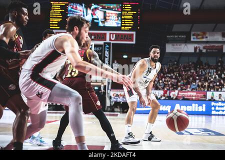 Tyler Cain (Bertram Derthona) während der Italienischen Basketball A Serie Championship Umana Reyer Venezia gegen Bertram Derthona Tortona am 19. Mai 2022 im Palasport Taliercio in Venedig, Italien (Foto: Mattia Radoni/LiveMedia/NurPhoto) Stockfoto