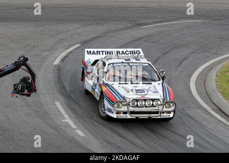 David Kedward und Jeremy Baker bei der Lancia Rally 037 GR:B Original Preston/Lyall, Safari Rally 1985 in Aktion während der Coimbra Street Stage SS1 der WRC Vodafone Rally Portugal 2022 in Matosinhos - Portugal, am 19. Mai 2022. (Foto von Paulo Oliveira / NurPhoto) Stockfoto