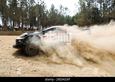 Sebastien OGIER (FRA) und Benjamin VEILLAS (FRA) in Toyota GR Yaris Rally1 des TOYOTA GAZOO RACING WRT im Einsatz während der SS6 - Gois der WRC Vodafone Rally Portugal 2022 in Matosinhos - Portugal, am 20. Mai 2022. (Foto von Paulo Oliveira / NurPhoto) Stockfoto