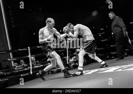 Matthew Rodriguez (Saginaw, MI) erreicht als professioneller Boxer 5-0-1 und besiegt Christian Aguirre (Salt Lake City, UT; jetzt 8-9) am 13. Mai 2022 im Motor City Casino. (Foto von Adam J. Dewey/NurPhoto) Stockfoto