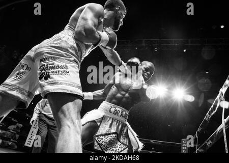 Southpaw Ermal Hadribeaj (jetzt 13-0-1; Albanien über Miami Beach, FL) besiegte Sidney da Rosa Manuel (jetzt 5-1-0; Angola by Way of Portugal) für den NAPF Junior Super Weltweight Titel bei der Carlos Llinas International Productions’ Night of Knockouts, die am 13. Mai 2022 im Motor City Casino and Hotel in Detroit, MI, stattfand. (Foto von Adam J. Dewey/NurPhoto) Stockfoto