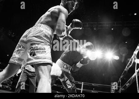 Southpaw Ermal Hadribeaj (jetzt 13-0-1; Albanien über Miami Beach, FL) besiegte Sidney da Rosa Manuel (jetzt 5-1-0; Angola by Way of Portugal) für den NAPF Junior Super Weltweight Titel bei der Carlos Llinas International Productions’ Night of Knockouts, die am 13. Mai 2022 im Motor City Casino and Hotel in Detroit, MI, stattfand. (Foto von Adam J. Dewey/NurPhoto) Stockfoto