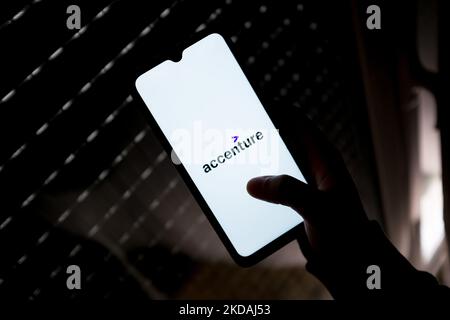 In dieser Abbildung ist ein Accenture-Logo zu sehen, das am 21. Mai 2022 auf einem Smartphone-Bildschirm in Athen, Griechenland, zu sehen ist. (Foto von Nikolas Kokovlis/NurPhoto) Stockfoto