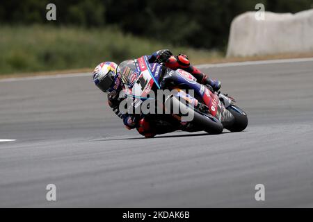 Der türkische Toprak Razgatlioglu von Pata Yamaha tritt mit Brixx WorldSBK am 21. Mai 2022 beim Rennen 1 der FIM Superbike World Championship Estoril Round auf dem Circuito Estoril in Cascais, Portugal, an. (Foto von Pedro FiÃºza/NurPhoto) Stockfoto