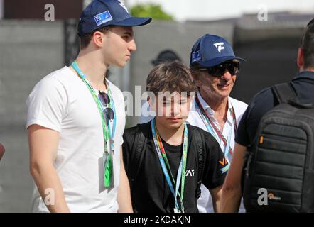 Emerson Fittipaldi und sein Sohn Emmo während des Formel 1 Pirelli GP von Spanien, der am 22.. Mai 2022 auf dem Circuit de Barcelona Catalunya in Barcelona stattfand. -- (Foto von Urbanandsport/NurPhoto) Stockfoto