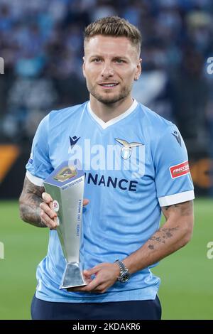 Ciro unbeweglich der SS Lazio posiert mit der Lega Serie A MVP Trophäe während der Serie Ein Spiel zwischen SS Lazio und Hellas Verona am 21. Mai 2022 in Rom, Italien. (Foto von Giuseppe Maffia/NurPhoto) Stockfoto