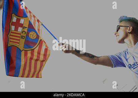 Barcelona-Fan mit Flagge beim UEFA Women's Champions League-Finale zwischen dem FC Barcelona und Olympique Lyonnais am 21. Mai 2022 im Juventus-Stadion in Turin, Italien. (Foto von Jose Breton/Pics Action/NurPhoto) Stockfoto