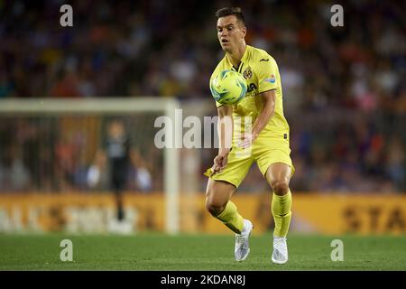 Giovani Lo Celso von Villarreal kontrolliert den Ball während des LaLiga Santander Spiels zwischen dem FC Barcelona und Villarreal CF im Camp Nou am 22. Mai 2022 in Barcelona, Spanien. (Foto von Jose Breton/Pics Action/NurPhoto) Stockfoto