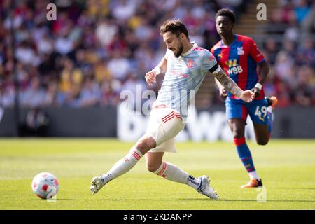 LONDON, GROSSBRITANNIEN. MAI 22. Alex Telles von Manchester United kontrolliert den Ball während des Premier League-Spiels zwischen Crystal Palace und Manchester United im Selhurst Park, London am Sonntag, 22.. Mai 2022. (Foto von Federico Maranesi /MI News/NurPhoto) Stockfoto