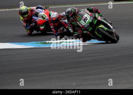 Der Brite Alex Lowes vom Kawasaki Racing Team WorldSBK tritt am 21. Mai 2022 beim Rennen 1 der FIM Superbike World Championship Estoril Round auf dem Circuito Estoril in Cascais, Portugal, an. (Foto von Pedro FiÃºza/NurPhoto) Stockfoto