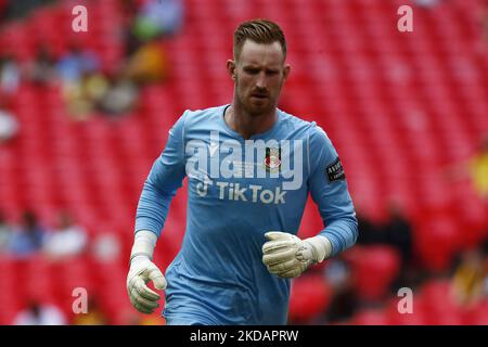 LONDON, ENGLAND - MAI 22:Wrexhams Christian Dibble während des Buildbase FA Trophy Finales 2021/2022 zwischen Bromley und Wrexham im Wembley Stadium, London, UK 22.. Mai 2022 (Foto von Action Foto Sport/NurPhoto) Stockfoto