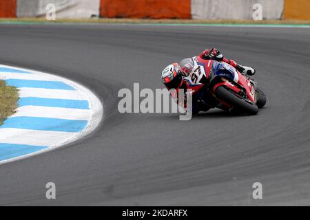 Der Brite Jonathan Rea vom Kawasaki Racing Team WorldSBK tritt am 22. Mai 2022 beim Rennen 2 der FIM Superbike World Championship Estoril Round auf dem Circuito Estoril in Cascais, Portugal, an. (Foto von Pedro FiÃºza/NurPhoto) Stockfoto