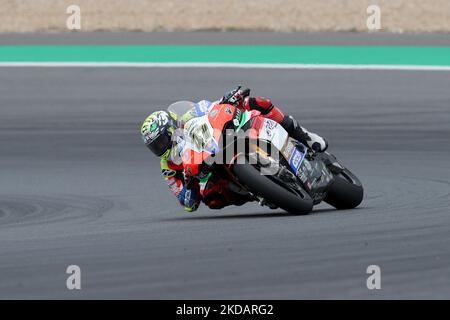 Der Italiener Axel Bassani von Motocorsa Racing tritt am 22. Mai 2022 beim Rennen 2 der FIM Superbike-Weltmeisterschaft Estoril auf dem Circuito Estoril in Cascais, Portugal, an. (Foto von Pedro FiÃºza/NurPhoto) Stockfoto