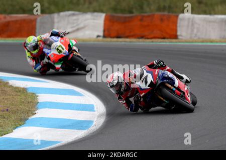 Der spanische Iker Lecuona vom Team HRC tritt am 22. Mai 2022 beim Rennen 2 der FIM Superbike-Weltmeisterschaft Estoril auf dem Circuito Estoril in Cascais, Portugal, an. (Foto von Pedro FiÃºza/NurPhoto) Stockfoto