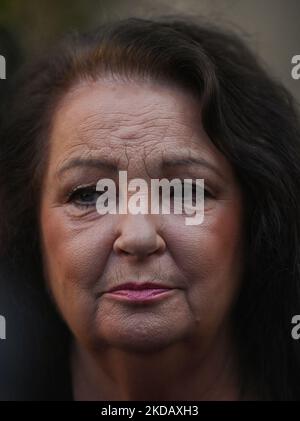 Anna Dymna, eine polnische Fernseh-, Film- und Theaterschauspielerin, kommt beim Trauerdienst von Jerzy Trela im Dominikanerkloster in Krakau an. Seit über 20 Jahren kämpft Jerzy Trela mit Krebs. Ende 2021 verschlechterte sich der Gesundheitszustand des Schauspielers deutlich. Er starb am Sonntag, dem 15. Mai 2022, im Alter von 80 Jahren in Krakau. Am Montag, den 23. Mai 2022, in Krakau, Woiwodschaft Kleinpolen, Polen. (Foto von Artur Widak/NurPhoto) Stockfoto
