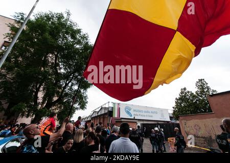 Zwei Open-Top-Trainer der AS Roma mit Team und Management an Bord verließen die Via Colombo kurz vor 5pm und begab sich zum Circus Maximus, um den Sieg der Conference League mit den Fans am 26. Mai 2022 in Rom, Italien, zu feiern. (Foto von Andrea Ronchini/NurPhoto) Stockfoto