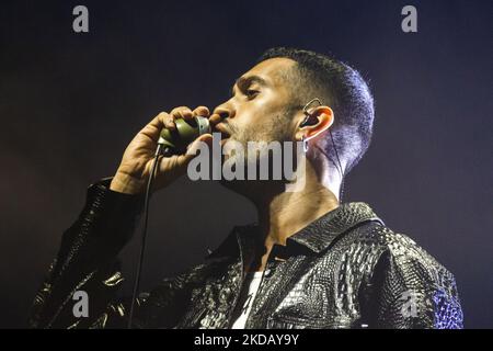 Der italienische Singer-Songwriter und Texter Mahmood trat mit seiner ''GHETTOLIMPO TOUR''' am Mittwoch, den 25. Mai 2022, im Gran Teatro Geox in Padua auf (Foto: Mimmo Lamacchia/NurPhoto) Stockfoto