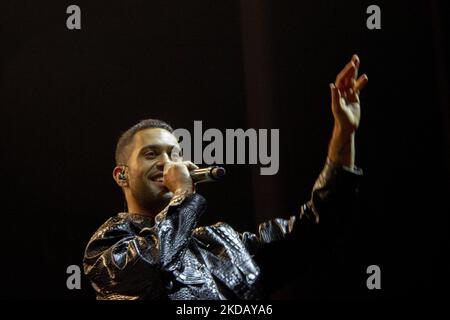 Der italienische Singer-Songwriter und Texter Mahmood trat mit seiner ''GHETTOLIMPO TOUR''' am Mittwoch, den 25. Mai 2022, im Gran Teatro Geox in Padua auf (Foto: Mimmo Lamacchia/NurPhoto) Stockfoto