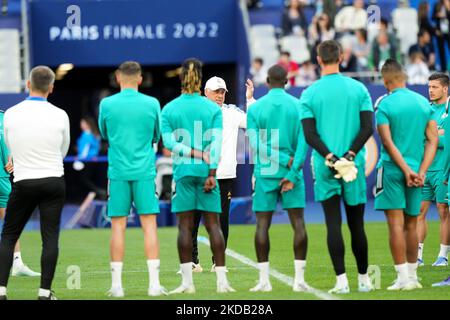 Carlo Ancelotti Manager von Real Madrid CF gibt seinen Spielern Anweisungen während des Real Madrid Trainings vor dem UEFA Champions League Finale am 27. Mai 2022 in Paris, Frankreich. (Foto von Giuseppe Maffia/NurPhoto) Stockfoto