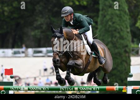 Bertram Allen (IRL) während des Premio n. 6 - Nations Cup des CSIO Rom 89. 2022 auf der Piazza di Siena in Rom am 27. Mai 2022 (Foto: Fabrizio Corragetti/LiveMedia/NurPhoto) Stockfoto