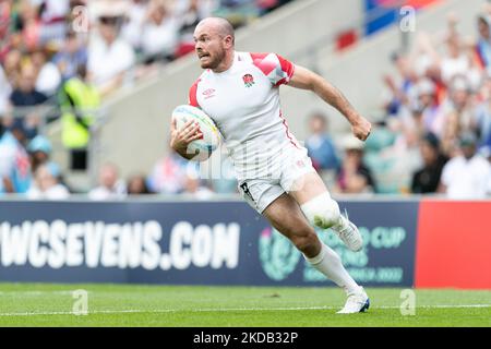 Tom Bowen aus England in Aktion während des HSBC World Sevens-Spiels zwischen England und Schottland im Twickenham Stadium, Twickenham am Samstag, 28.. Mai 2022. (Foto von Juan Gasparini |/MI News/NurPhoto) Stockfoto