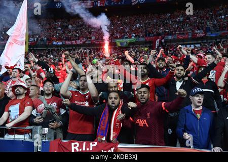 Fans Liverpool beim UEFA Champions League-Finale zwischen dem FC Liverpool und Real Madrid am 28. Mai 2022 im Stade de France in Paris, Frankreich. (Foto von Jose Breton/Pics Action/NurPhoto) Stockfoto