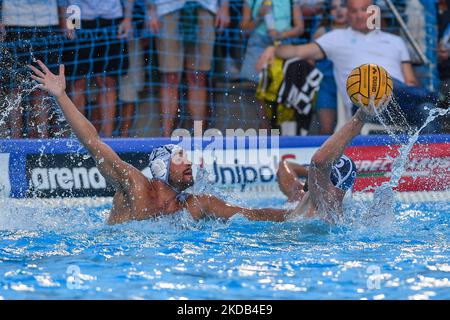 Nichola Presciutti (Pro Recco) - Boris Vapenski (AN Brescia) während des Wasserball-Spiels der italienischen Serie A Finale 1. / 2. Platz - Rennen 3 - Pro Recco gegen AN Brescia am 28. Mai 2022 im Sant'Anna in Recco, Italien (Foto by Danilo Vigo/LiveMedia/NurPhoto) Stockfoto