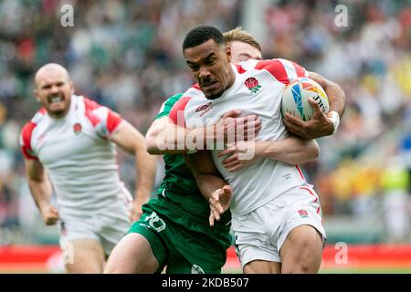 Joe Browning aus England in Aktion beim HSBC World Sevens-Spiel zwischen England und Irland im Twickenham Stadium, Twickenham am Samstag, 28.. Mai 2022. (Foto von Juan Gasperini/MI News/NurPhoto) Stockfoto