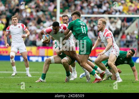 Joe Browning aus England in Aktion beim HSBC World Sevens-Spiel zwischen England und Irland im Twickenham Stadium, Twickenham am Samstag, 28.. Mai 2022. (Foto von Juan Gasperini/MI News/NurPhoto) Stockfoto