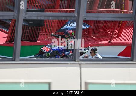 Quartararo Fabio Fra Monster Energy Yamaha MotoGP Yamaha mit der Flagge während der MotoGP-Weltmeisterschaft Gran Premio dâ€™Italia Oakley-Rennen am 29. Mai 2022 auf dem Mugello International Circuit in Scarperia (FI), Italien (Foto von Alessio Marini/LiveMedia/NurPhoto) Stockfoto