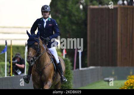 Denis Lynch (IRL) während des Premio 10 - Rolex Gran Premio Roma II manche des CSIO Rome 89. 2022 auf der Piazza di Siena, 28.. Mai 2022, Rom, Italien. (Foto von Domenico Cippitelli/LiveMedia/NurPhoto) Stockfoto