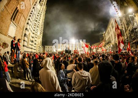 Monza-Fans feiern am 29 2022. Mai in Monza, Italien, die erste historische Beförderung von Monza Calcio zur Serie A in ihrer 110-jährigen Geschichte (Foto: Mairo Cinquetti/NurPhoto) Stockfoto