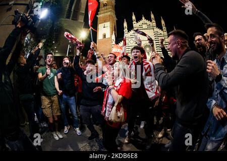 Monza-Fans feiern am 29 2022. Mai in Monza, Italien, die erste historische Beförderung von Monza Calcio zur Serie A in ihrer 110-jährigen Geschichte (Foto: Mairo Cinquetti/NurPhoto) Stockfoto