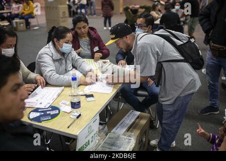 Votation in Corferias, einem massiven Wahlpunkt in BogotÃ¡, Kolumbien, am 29. Mai 2022. (Foto von Robert Bonet/NurPhoto) Stockfoto