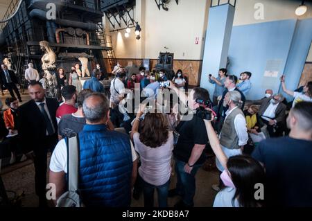 ROM, ITALIEN - MAI 30: Blitz durch die Wohnungsbewegungen im Centrale Montemartini, wo die Generalstaaten des Erbes von Rom im Gange waren. Etwa zehn Bürger, darunter auch Bewohner der Pläne der Region, wurden am 30. Mai 2022 in Rom, Italien, vertrieben und unter Vertreibung, unterbrachen die Konferenz für einige Minuten mit einem lauten Protest. (Foto von Andrea Ronchini/NurPhoto) Stockfoto