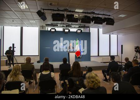 Nach dem 2-tägigen außerordentlichen EU-Sondergipfel über die Ukraine, Energie und Verteidigung spricht der italienische Premierminister Mario Draghi auf einer Pressekonferenz mit den Medien über eine sechste Welle von Sanktionen gegen Russland und russische Ölexporte mit speziellen Pipelineausnahmen nach Ungarn. Treffen der 27 EU-Staats- und Regierungschefs auf dem Europäischen Rat in Brüssel, Belgien, am 31. Mai 2022 (Foto: Nicolas Economou/NurPhoto) Stockfoto