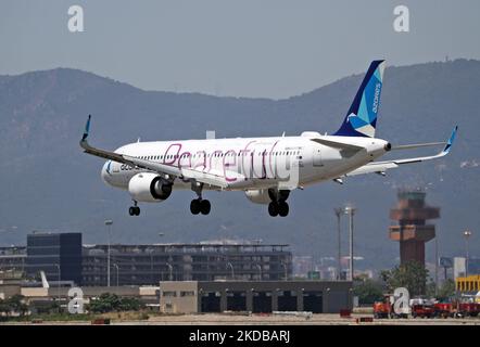 Azores Airlines hat am 1.. Juni 2022 die Strecke zwischen Barcelona und den Azoren mit dem Airbus A321-253NX in friedlicher Lackierung in Barcelona gestartet. (Foto: JoanValls/Urbanandsport/NurPhoto) Stockfoto