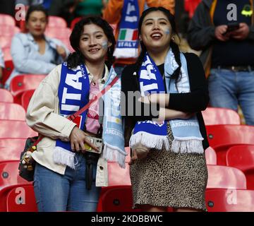 Italienische Fans während der Finalissima CONMEBOL - UEFA Cup of Champions zwischen Italien und Argentinien im Wembley Stadium, London, Großbritannien 01.. Juni 2022 (Foto by Action Foto Sport/NurPhoto) Stockfoto