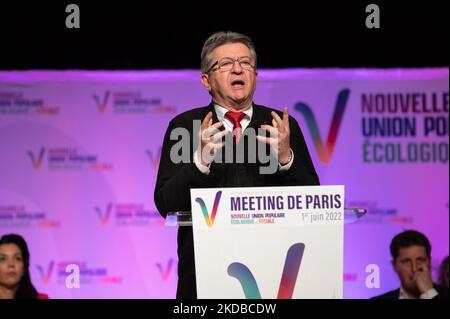 Jean Luc Melenchon hält am 1. Juni 2022 vor den Parlamentswahlen am 12-19. Juni in Frankreich eine Rede auf dem Treffen der französischen linken Wahlkoalition Nupes (Nouvelle Union Populaire Ecologique et Sociale - Neue ökologische und soziale Volksunion) in Olympe-de-Gouge in Paris. (Foto von Quentin Veuillet/NurPhoto) Stockfoto