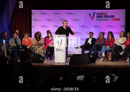 Jean Luc Melenchon hält am 1. Juni 2022 vor den Parlamentswahlen am 12-19. Juni in Frankreich eine Rede auf dem Treffen der französischen linken Wahlkoalition Nupes (Nouvelle Union Populaire Ecologique et Sociale - Neue ökologische und soziale Volksunion) in Olympe-de-Gouge in Paris. (Foto von Quentin Veuillet/NurPhoto) Stockfoto