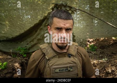 Darstellung von Ljaskovskiy Valentin, Kommandeur des Bataillons der Kiewer Gebietsverteidigung von 206., in einer Kampfposition zwischen Mykolaiv und Cherson, Ukraine, 2022-05-31. (Foto von Matteo Placucci/NurPhoto) Stockfoto