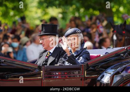 Prinz Richard, Herzog von Gloucester und Birgitte, Herzogin von Gloucester, bei der Parade zum Platin-Jubiläum der Königin. (Foto von Alexander Mak/NurPhoto) Stockfoto