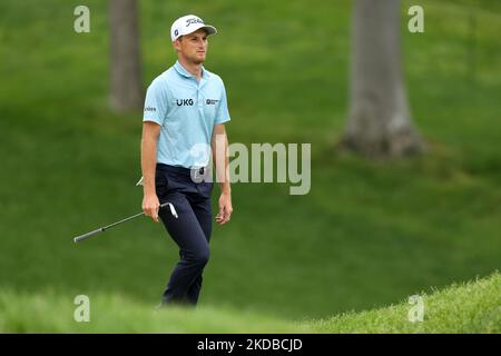 Will Zalatoris aus den USA geht in der ersten Runde des Memorial Tournaments, das Workday am Donnerstag, den 2. Juni 2022 im Muirfield Village Golf Club in Dublin, Ohio, USA, präsentiert hat, in Richtung des 8. Green. (Foto von Jorge Lemus/NurPhoto) Stockfoto