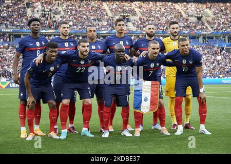 Frankreich: Aurelien Tchouameni (AS Monaco), Lucas Hernandez (Bayern München), Jules Kounde (Sevilla FC), Raphael Varane (Manchester United), Karim Benzema (Real Madrid), Hugo Lloris (Tottenham Hotspur), Kingsley Coman (Bayern München), Theo Hernandez (AC Mailand), N'Golo Kante (Chelsea FC Barcelona), Kyletico-Germain de Mápe (Paris) Während der UEFA Nations League Ein Spiel der Gruppe 1 zwischen Frankreich und Dänemark im Stade de France am 3. Juni 2022 in Paris, Frankreich. (Foto von Jose Breton/Pics Action/NurPhoto) Stockfoto